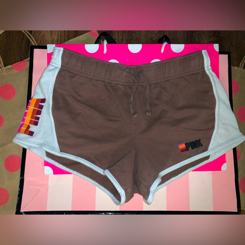 VS PINK SIZE MEDIUM RETRO RAINBOW VARSITY SHORT.